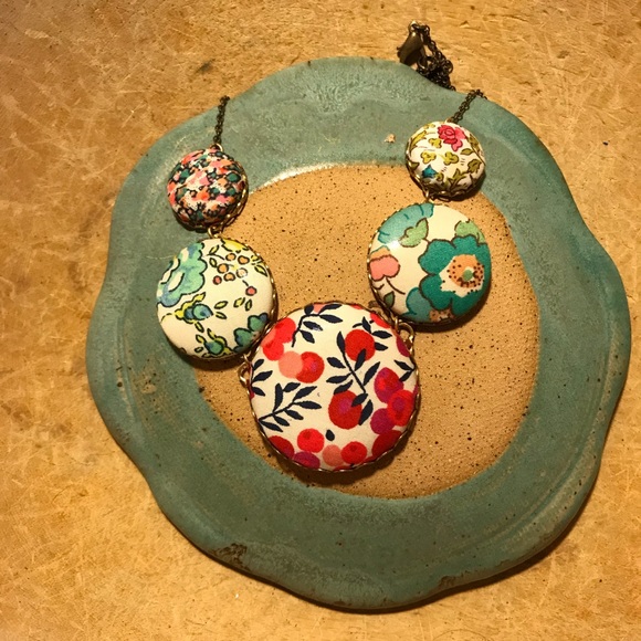 Fabric button necklace - Picture 2 of 3